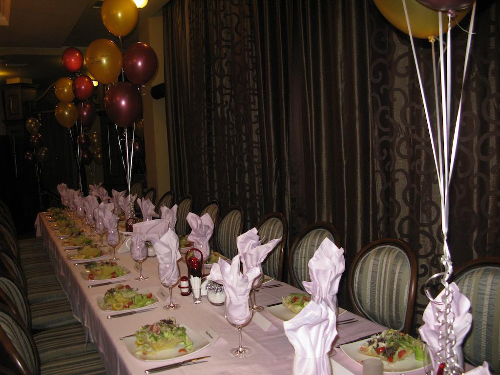Hotel Chinar ヒサリャ エクステリア 写真