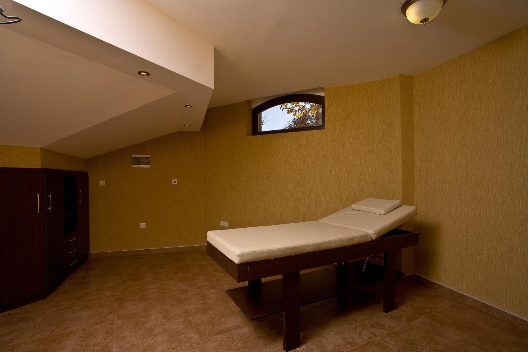 Hotel Chinar ヒサリャ エクステリア 写真
