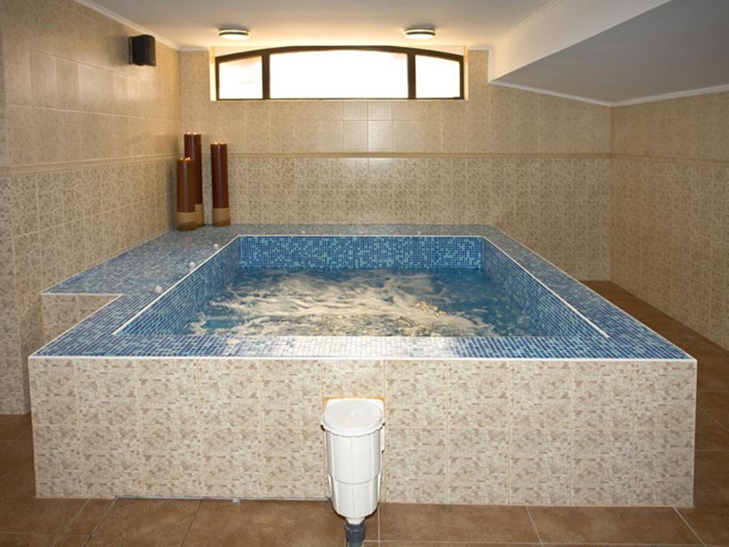 Hotel Chinar ヒサリャ エクステリア 写真