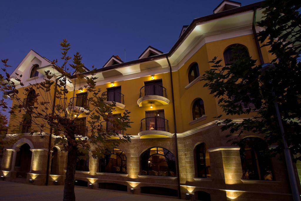 Hotel Chinar ヒサリャ エクステリア 写真
