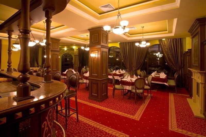 Hotel Chinar ヒサリャ エクステリア 写真