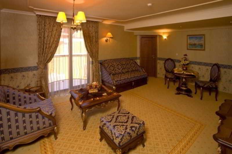 Hotel Chinar ヒサリャ エクステリア 写真