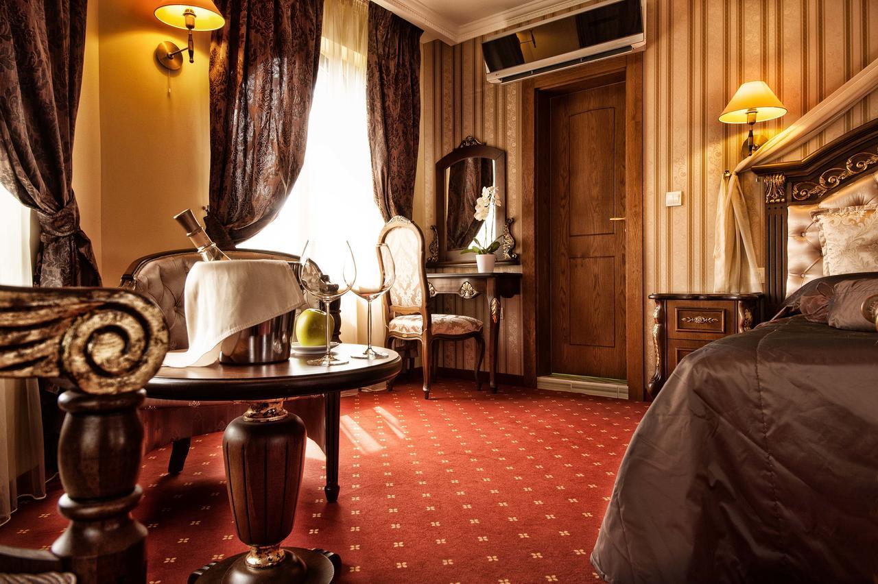 Hotel Chinar ヒサリャ エクステリア 写真