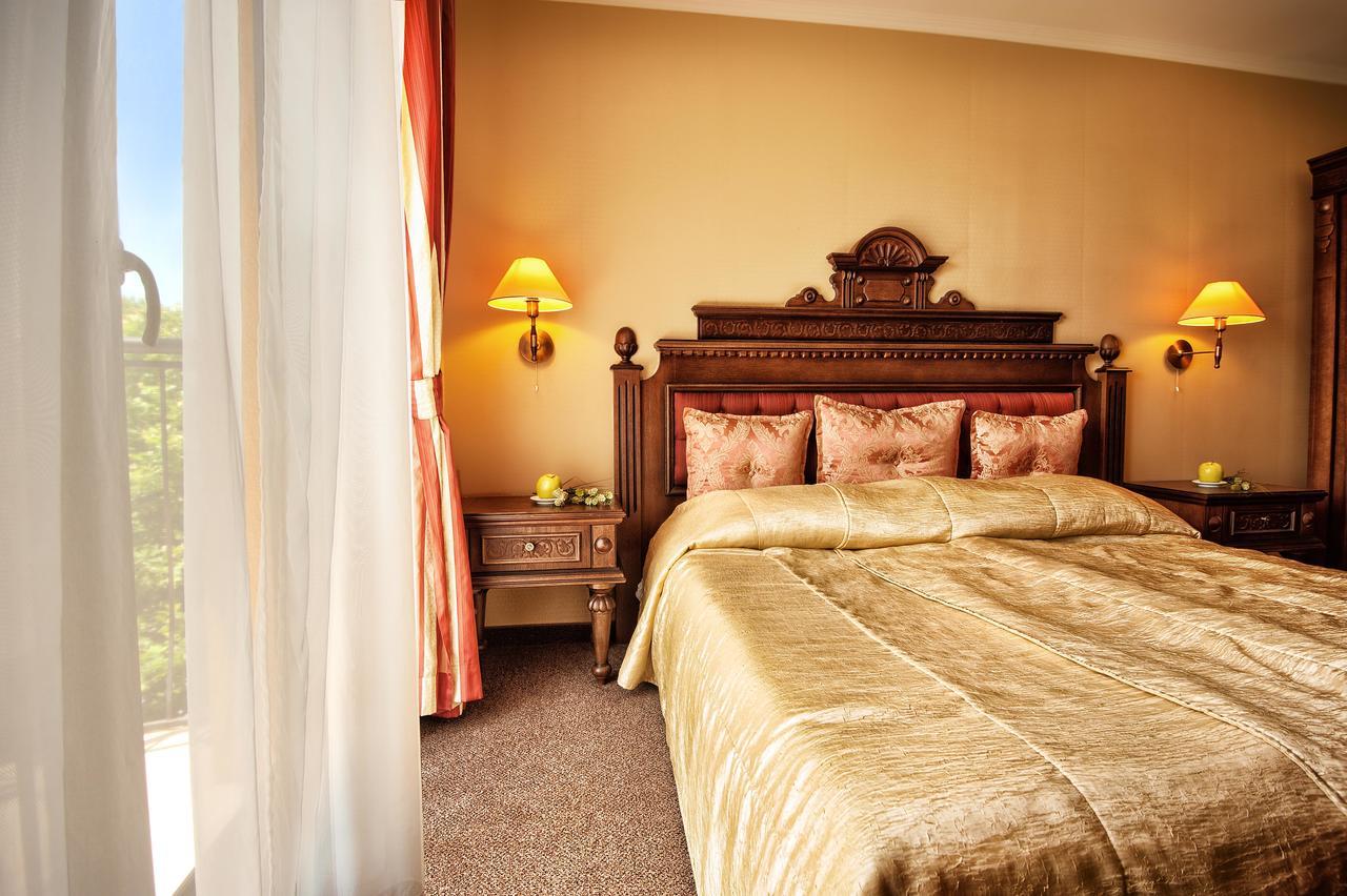 Hotel Chinar ヒサリャ エクステリア 写真