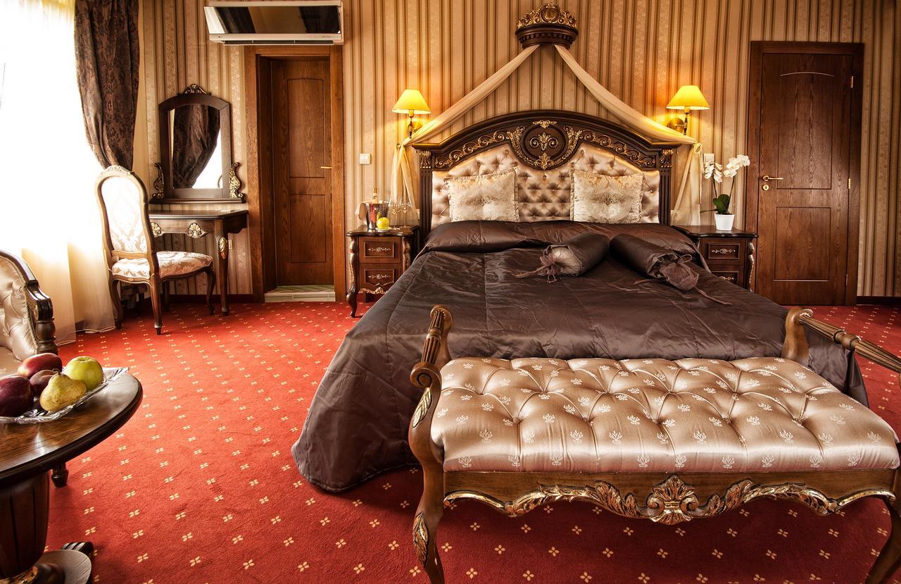 Hotel Chinar ヒサリャ エクステリア 写真