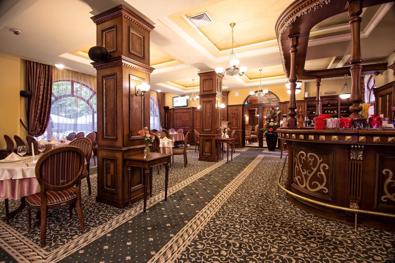 Hotel Chinar ヒサリャ エクステリア 写真