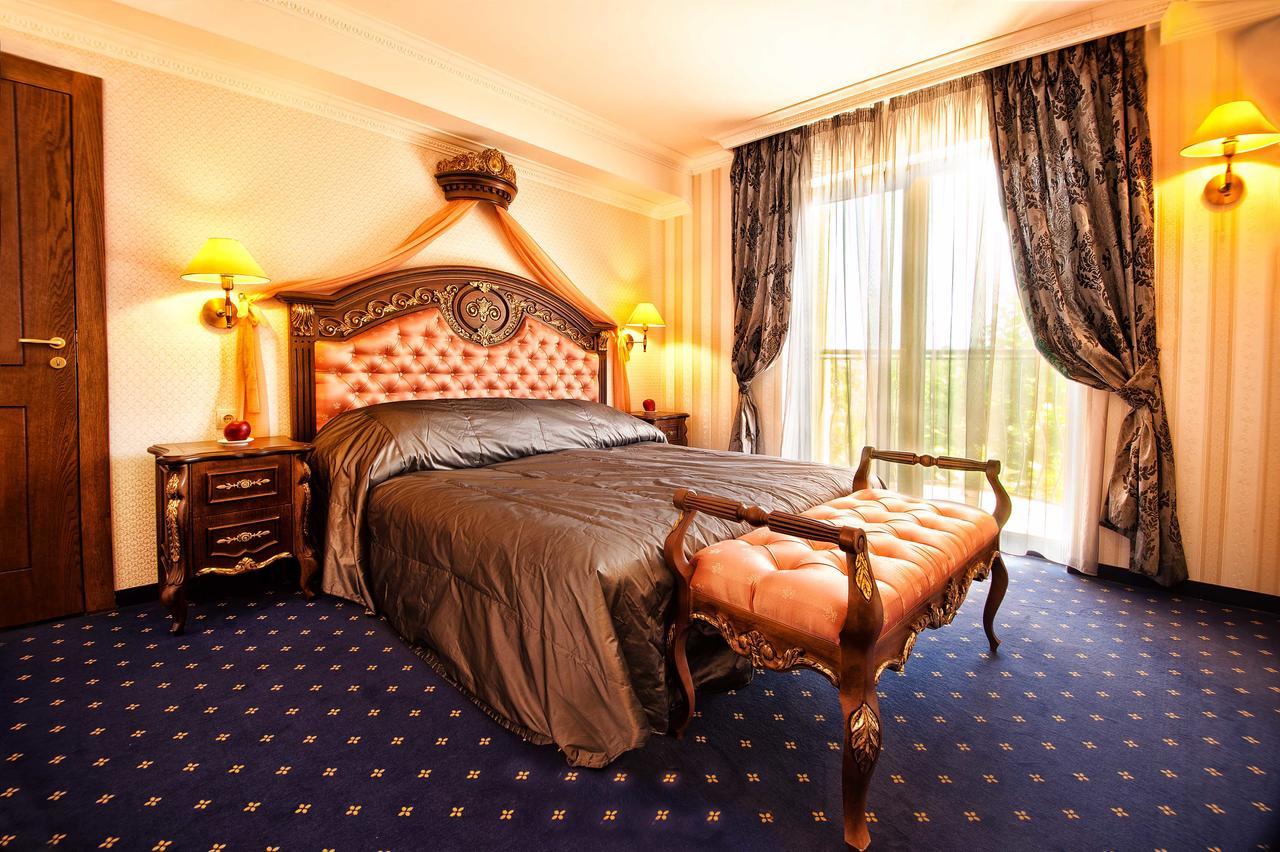 Hotel Chinar ヒサリャ エクステリア 写真