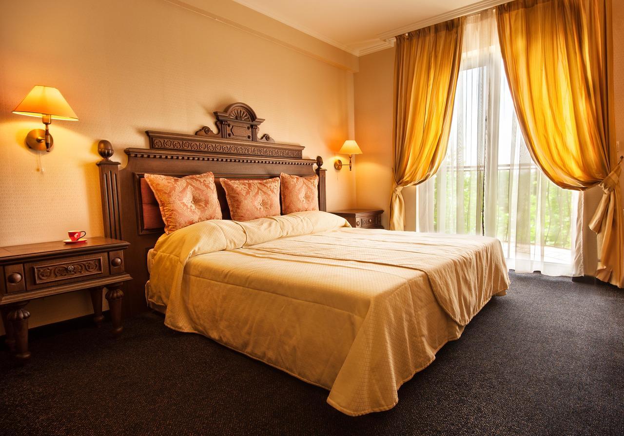 Hotel Chinar ヒサリャ エクステリア 写真