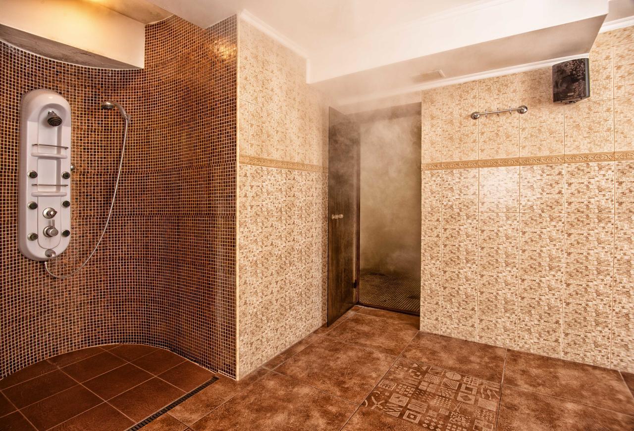 Hotel Chinar ヒサリャ エクステリア 写真