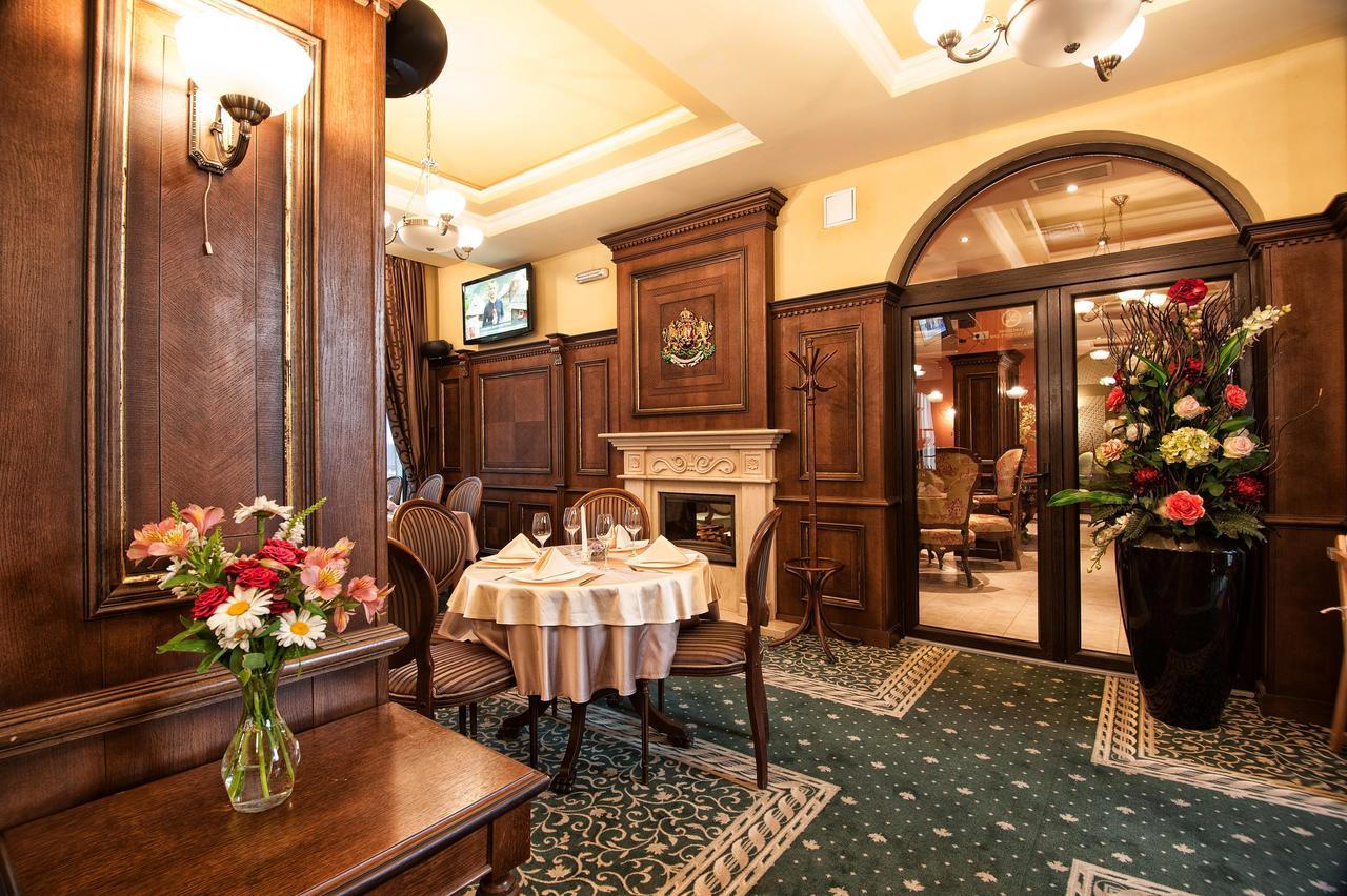 Hotel Chinar ヒサリャ エクステリア 写真