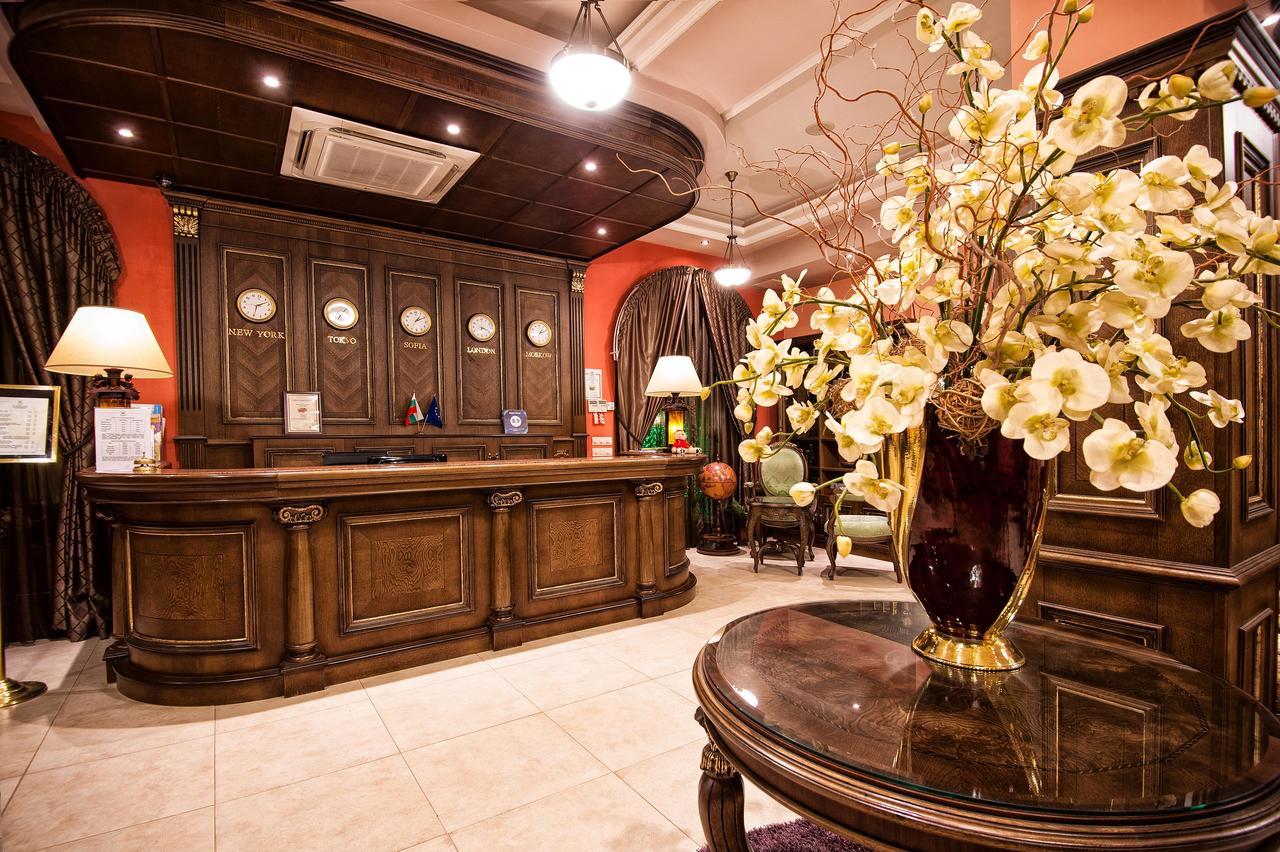 Hotel Chinar ヒサリャ エクステリア 写真