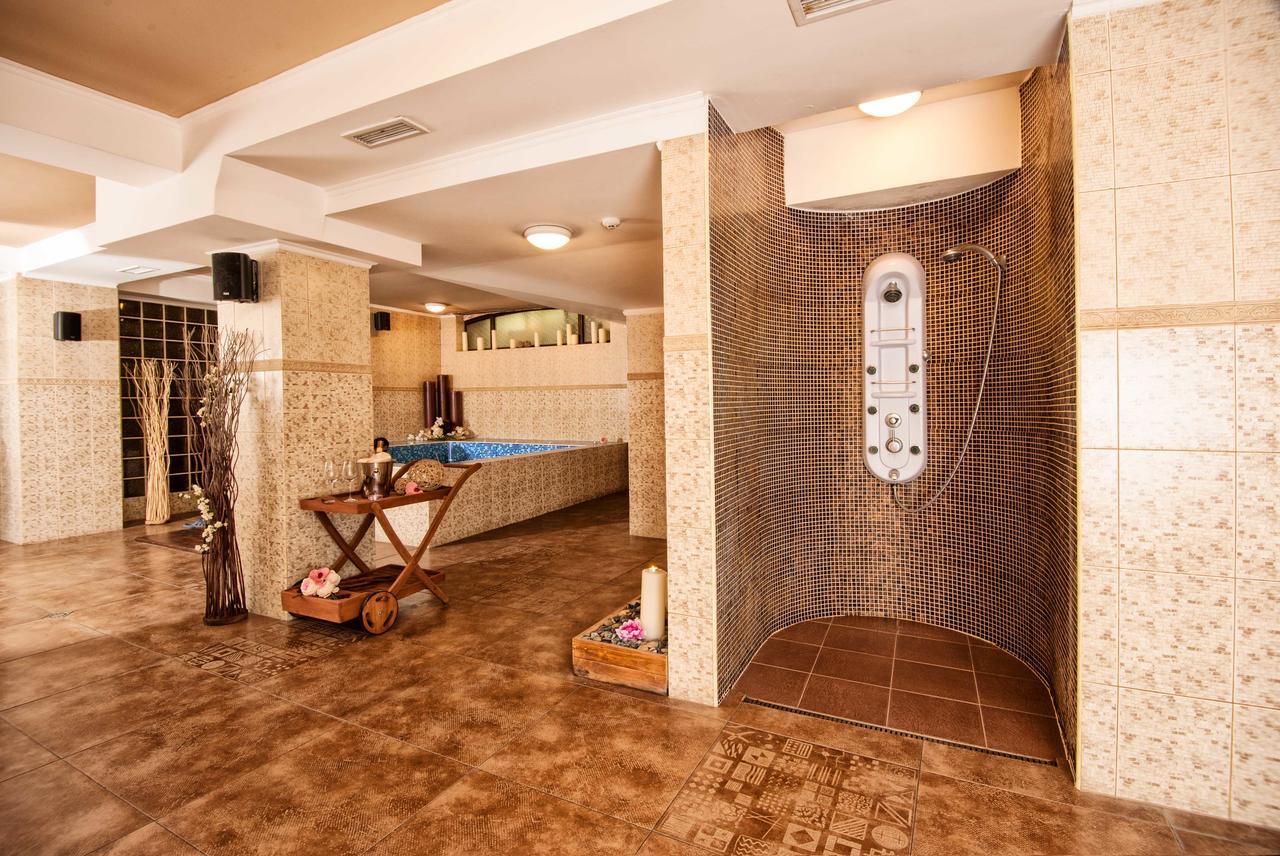 Hotel Chinar ヒサリャ エクステリア 写真