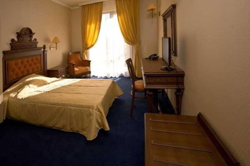 Hotel Chinar ヒサリャ エクステリア 写真